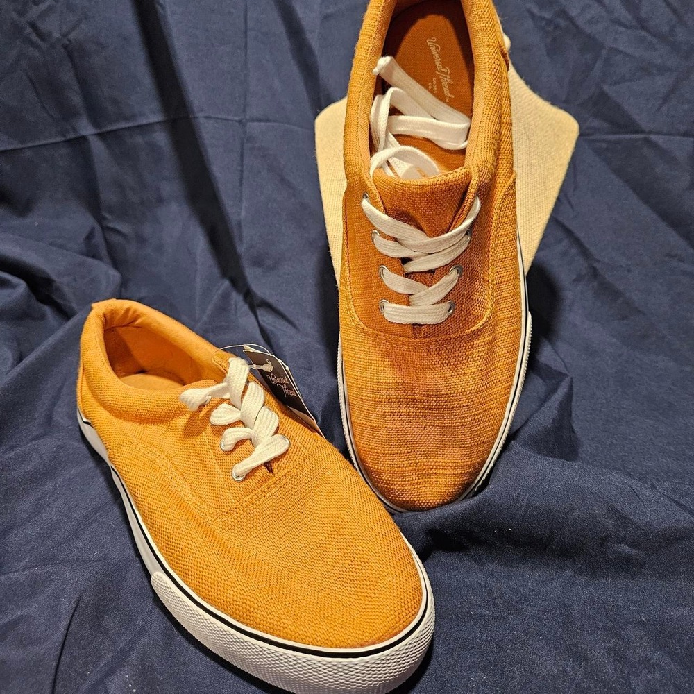 Universal thread sneakers